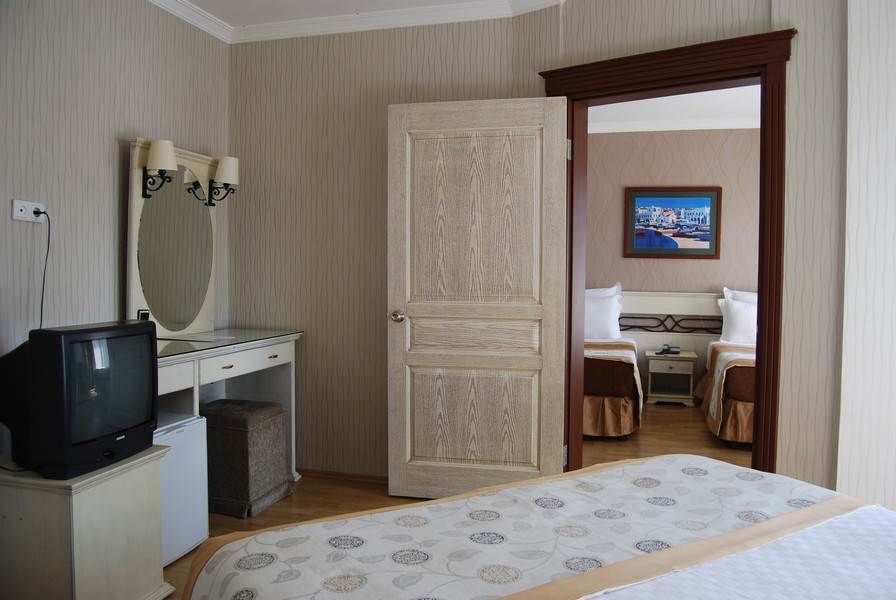 romance_hotel_family_room_03